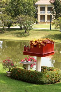 Even the Royal Bird House gets gold leaf!