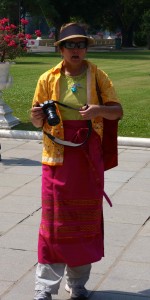 The dress code is very strict for women. Here Alma is covered by a rented shirt and sarong. Colorful, isn't she?