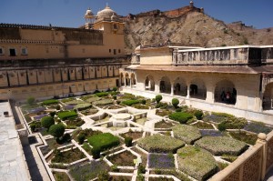 The garden between the Sheesh Mahal and the Hall of Pleasure