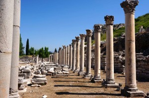 This was the Plaka -- all of the upscale shops had storefronts to the right of the columns.