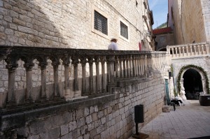 Now here's one. If you look at the base of the railing, you will see a panel. This was installed in the Middle Ages to keep men from looking up women's skirts. Our female tour guide noted that some things never change...