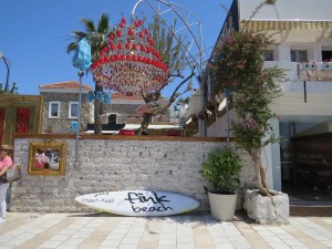 One of the many harbor side cafés. Cool chandelier!