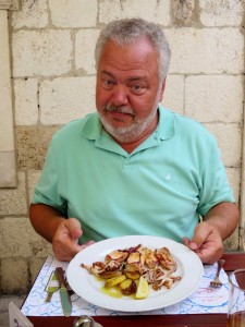 A brief lunch stop. Mmmm...grilled calamari!