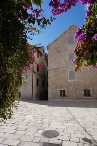 Many of the areas of the walled city have nice open courtyards and the buildings house both local residents and shops. This is very close to the ruins of Diocletian's Dining Hall.