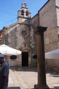 Random column between the Municipal Hall (now a museum) and the Mihovil Church (originally built around 1400).