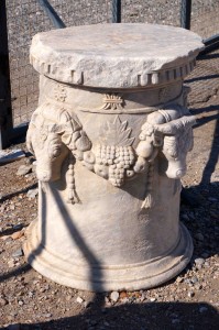 Amazingly intricate carvings on the columns. These guys were masters.