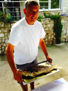 But this was the "pièce de résistance" -- the owner bringing a fish he described as a "cousin of a red snapper." It was grilled with herbs, drizzled in olive oil and served. Mmmmm....