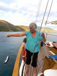 After the rocking and rolling getting back to the boat, Deb once again decided to try her fishing skills. Here is her super poisonous "cousin of fugu" pufferfish!