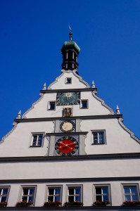 The Ratrinkstrinkstube (Councillor's Tavern), with it's lovely glockenspiel clock. The two characters that come out of the doors are an old mayor who saved the town from destruction by betting an attacking general (the other character) that he could drink over 3 liters of Franconian wine in one gulp. The city's still here -- he must have done it!